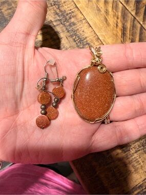Goldstone/Standstone Oval Pendant and Matching Earrings - Sparkling Copper Tone